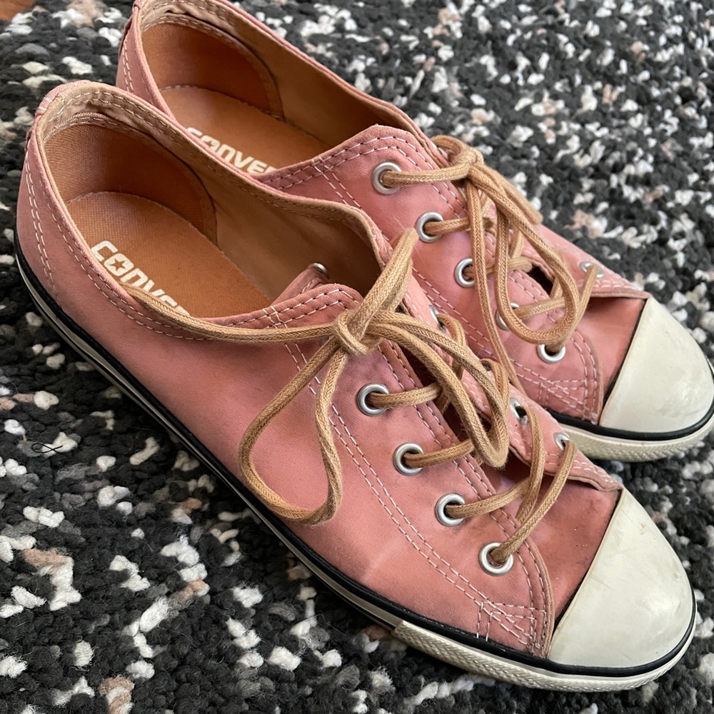 Converse rosey pink
